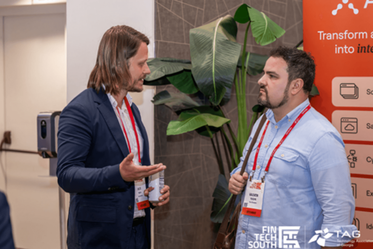 Más Allá del Hype de la IA: Lo Que los Servicios Financieros Están Usando Realmente para la Automatización image